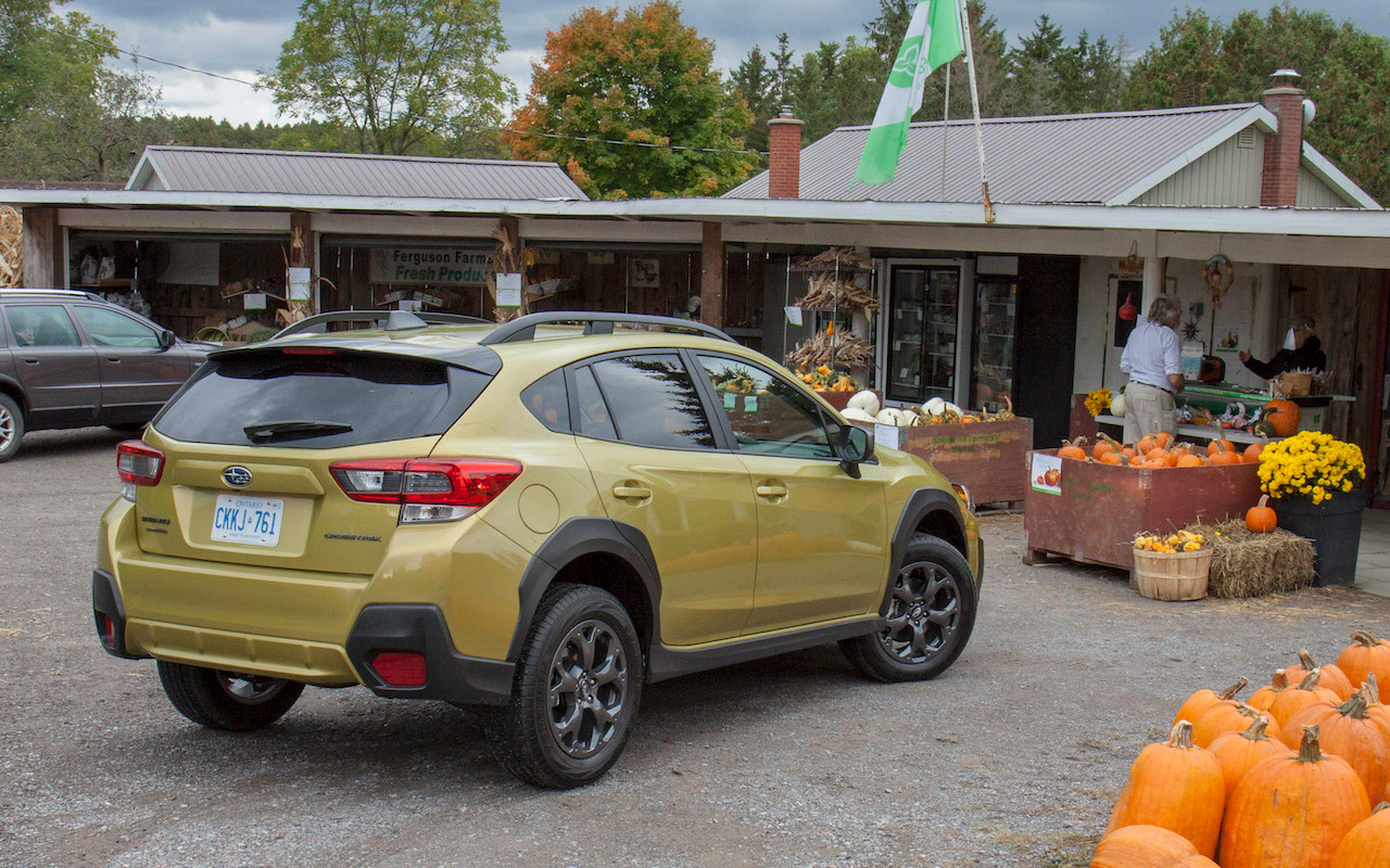 Comparison - Subaru Crosstrek Sport 2021 - vs - Toyota C-HR XLE 2020